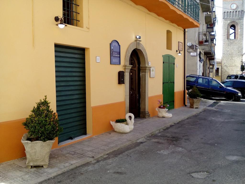 La Casa Dellamericano - Casa D'Epoca Anni '30 Aliano Bagian luar foto