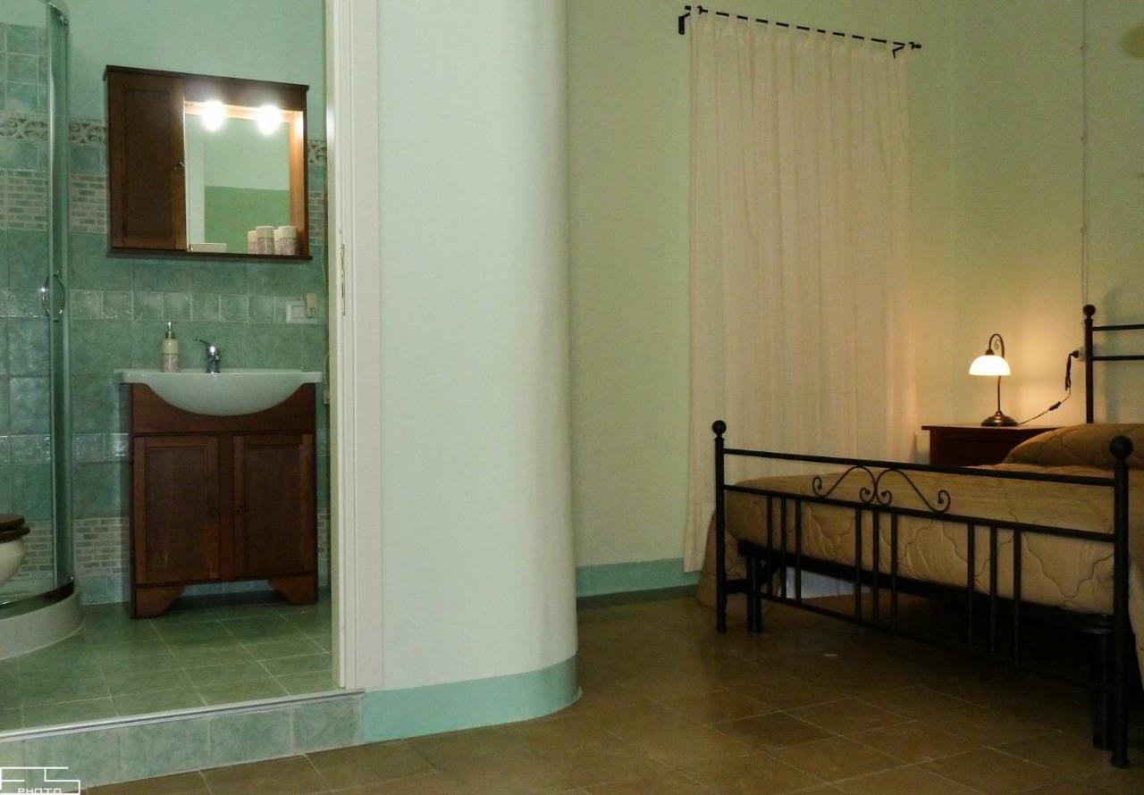 La Casa Dellamericano - Casa D'Epoca Anni '30 Aliano Bagian luar foto